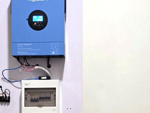 550W zonnepanelen + 5 kW off-grid omvormer + 10 kwh lithiumbatterij bouwen een huis geïntegreerd zonnestorage-systeem